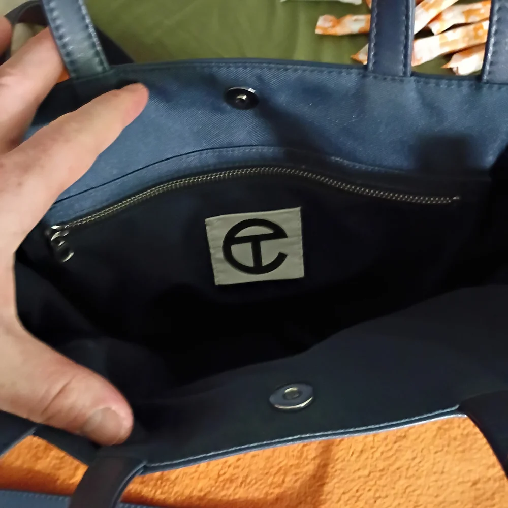 🌟 TELFAR Medium Shopping Tote in Navy Blue - Like New Condition! 🌟 - Picture 5 of 16